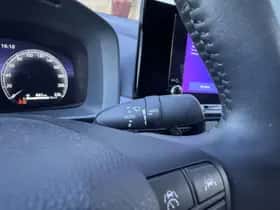Toyota C-HR (2025) thumbnail 16
