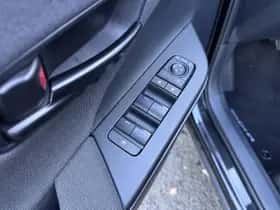 Toyota C-HR (2025) thumbnail 24