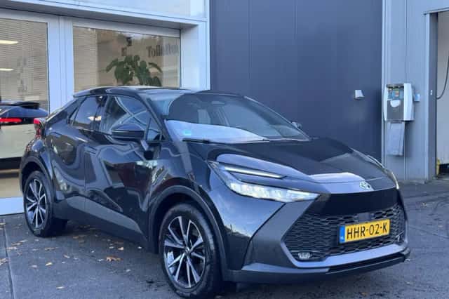 Toyota C-HR (2025) thumbnail 4