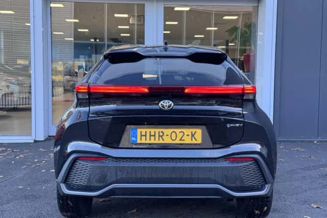 Toyota C-HR (2025) thumbnail 5