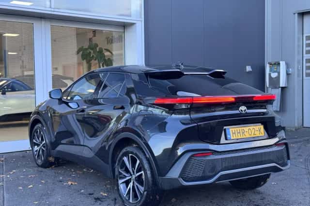 Toyota C-HR (2025) thumbnail 6