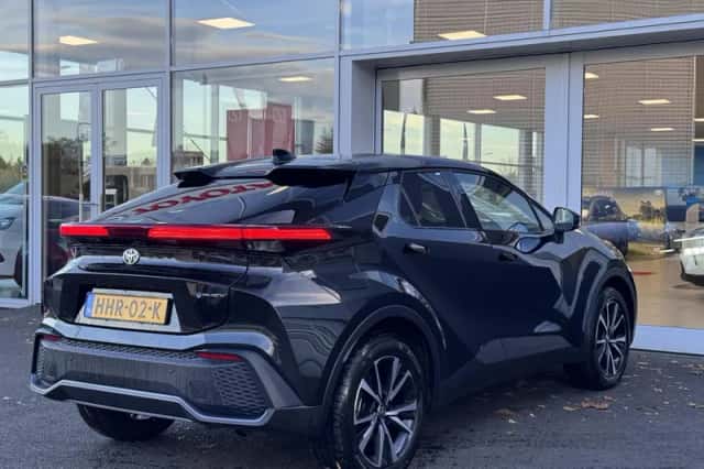 Toyota C-HR (2025) thumbnail 7