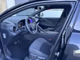 Toyota C-HR (2025) thumbnail 8
