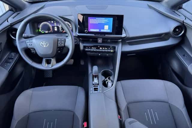 Toyota C-HR (2025) thumbnail 9