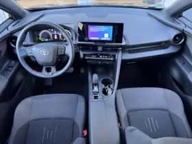 Toyota C-HR (2025) thumbnail 9