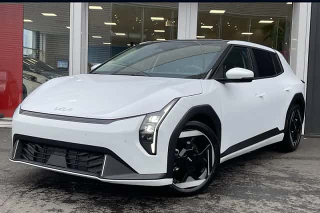 Kia EV4 (2026) thumbnail 1