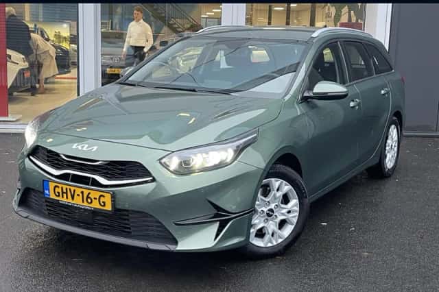Kia Ceed Sportswagon (2024) thumbnail 1