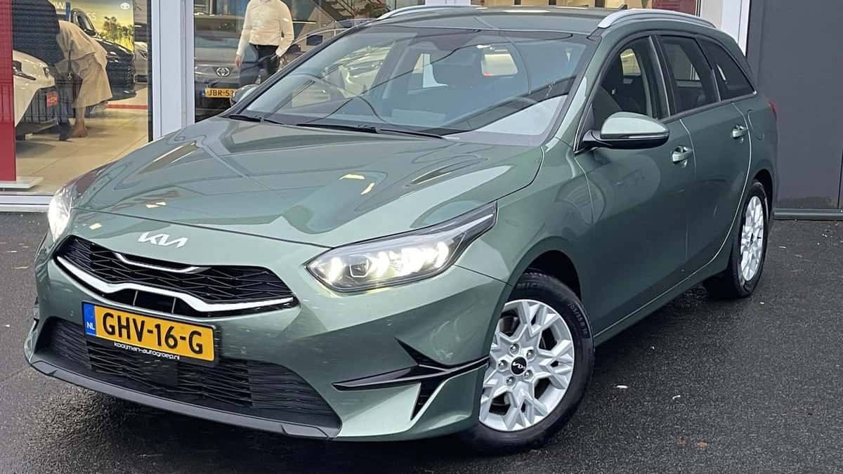 Kia Ceed Sportswagon (2024) — foto 1