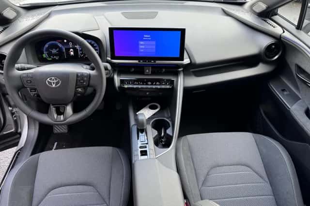 Toyota C-HR (2025) thumbnail 11