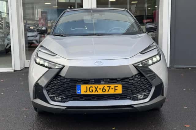 Toyota C-HR (2025) thumbnail 3