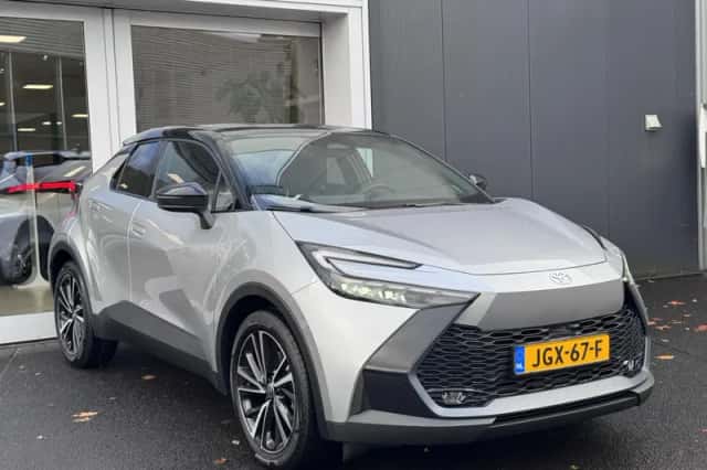 Toyota C-HR (2025) thumbnail 4