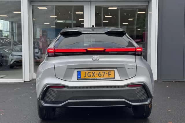 Toyota C-HR (2025) thumbnail 5