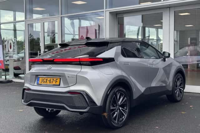 Toyota C-HR (2025) thumbnail 6
