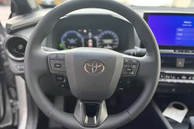 Toyota C-HR (2025) thumbnail 9