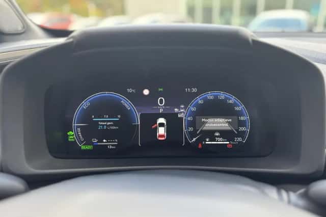 Toyota C-HR (2025) thumbnail 10