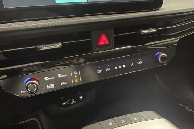 Kia EV6 (2025) thumbnail 12