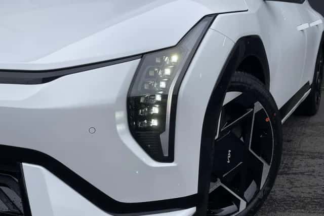 Kia EV4 (2026) thumbnail 5