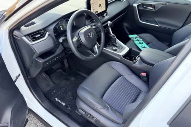 Toyota RAV4 (2025) thumbnail 11