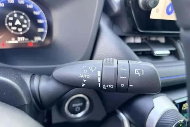 Toyota RAV4 (2025) thumbnail 18