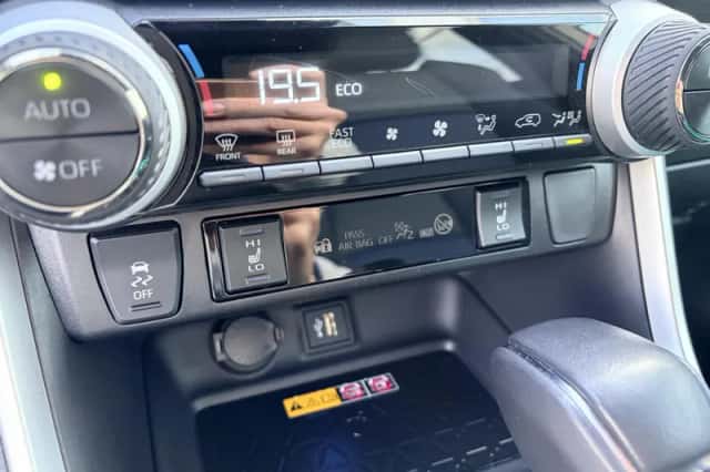 Toyota RAV4 (2025) thumbnail 25
