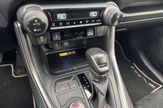 Toyota RAV4 (2024) thumbnail 15
