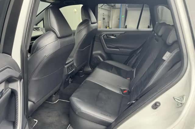 Toyota RAV4 (2024) thumbnail 9