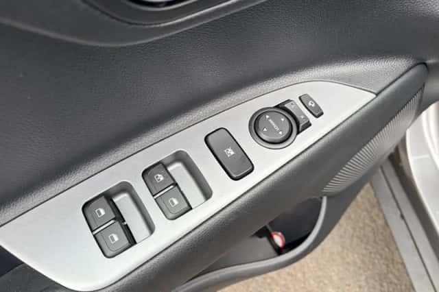 Kia Stonic (2025) thumbnail 16