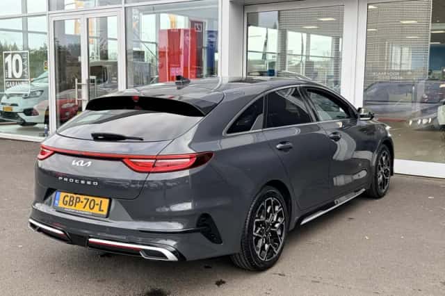 Kia Proceed (2024) thumbnail 3