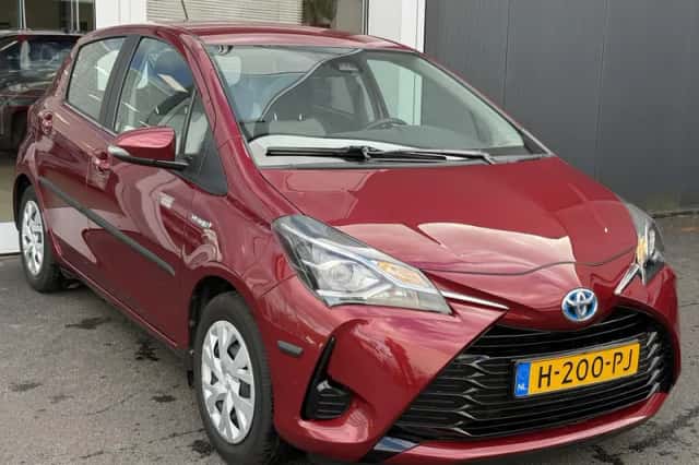 Toyota Yaris (2020) thumbnail 2