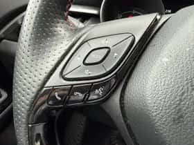 Toyota C-HR (2022) thumbnail 11