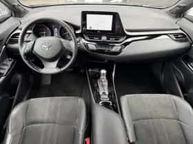 Toyota C-HR (2022) thumbnail 9