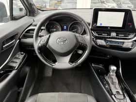 Toyota C-HR (2022) thumbnail 10