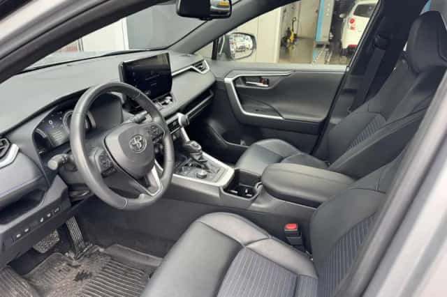 Toyota RAV4 (2024) thumbnail 11