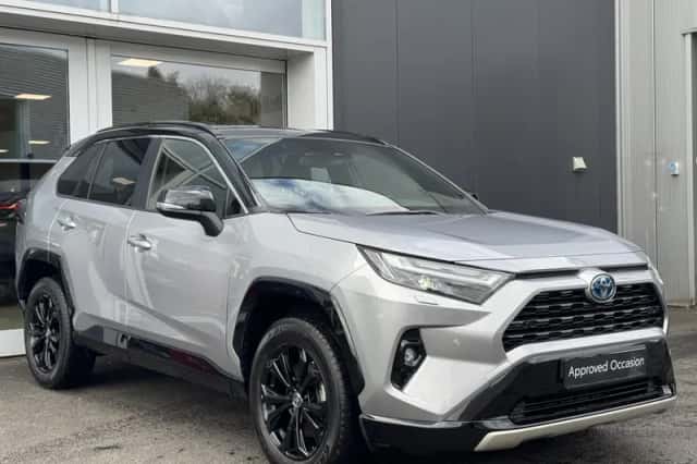 Toyota RAV4 (2024) thumbnail 3