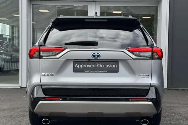 Toyota RAV4 (2024) thumbnail 6