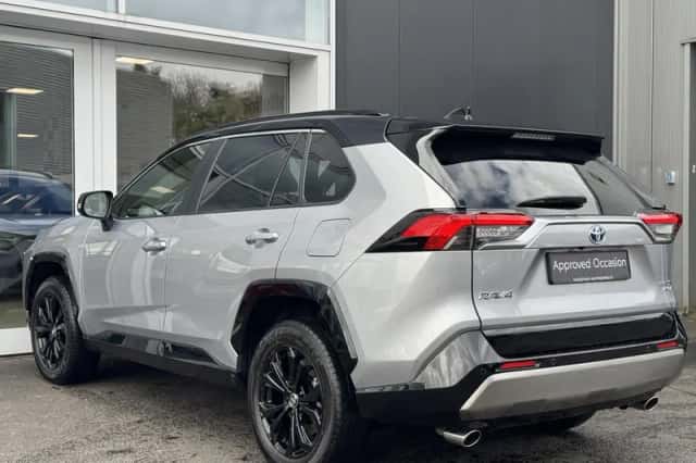 Toyota RAV4 (2024) thumbnail 7