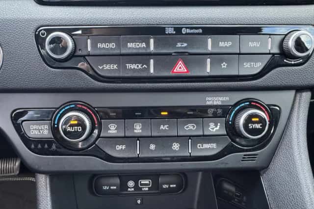 Kia Niro (2018) thumbnail 16