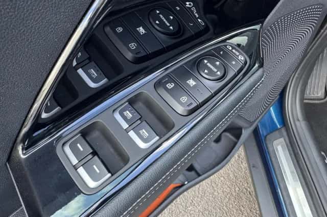 Kia Niro (2018) thumbnail 23
