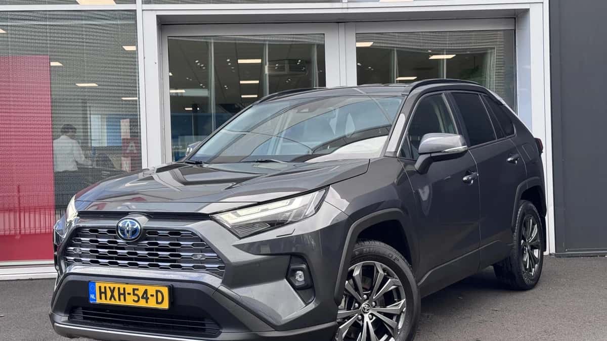 Toyota RAV4 (2024) — foto 1