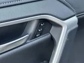 Toyota RAV4 (2024) thumbnail 12