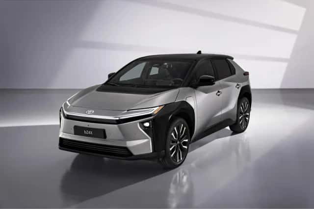 Toyota bZ4X (2026) thumbnail 2