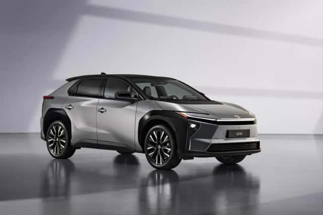 Toyota bZ4X (2026) thumbnail 4