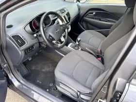 Kia Rio (2017) thumbnail 13