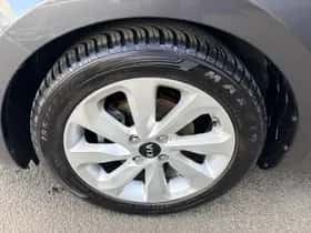 Kia Rio (2017) thumbnail 4