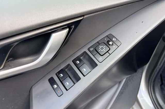 Kia Niro (2023) thumbnail 16