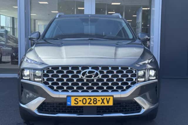 Hyundai Santa Fe (2023) thumbnail 2