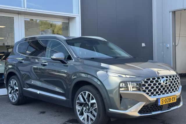 Hyundai Santa Fe (2023) thumbnail 3