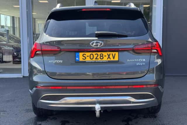 Hyundai Santa Fe (2023) thumbnail 5