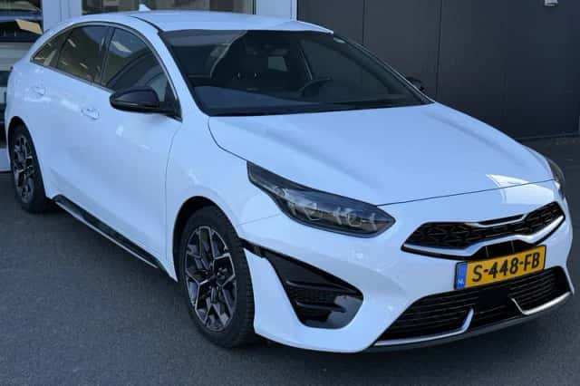 Kia Proceed (2023) thumbnail 2