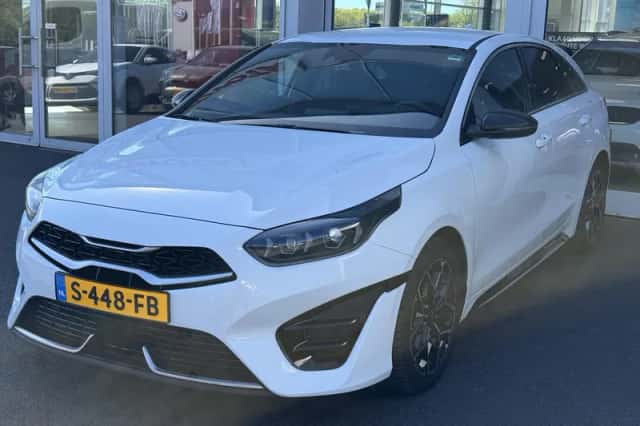 Kia Proceed (2023) thumbnail 4